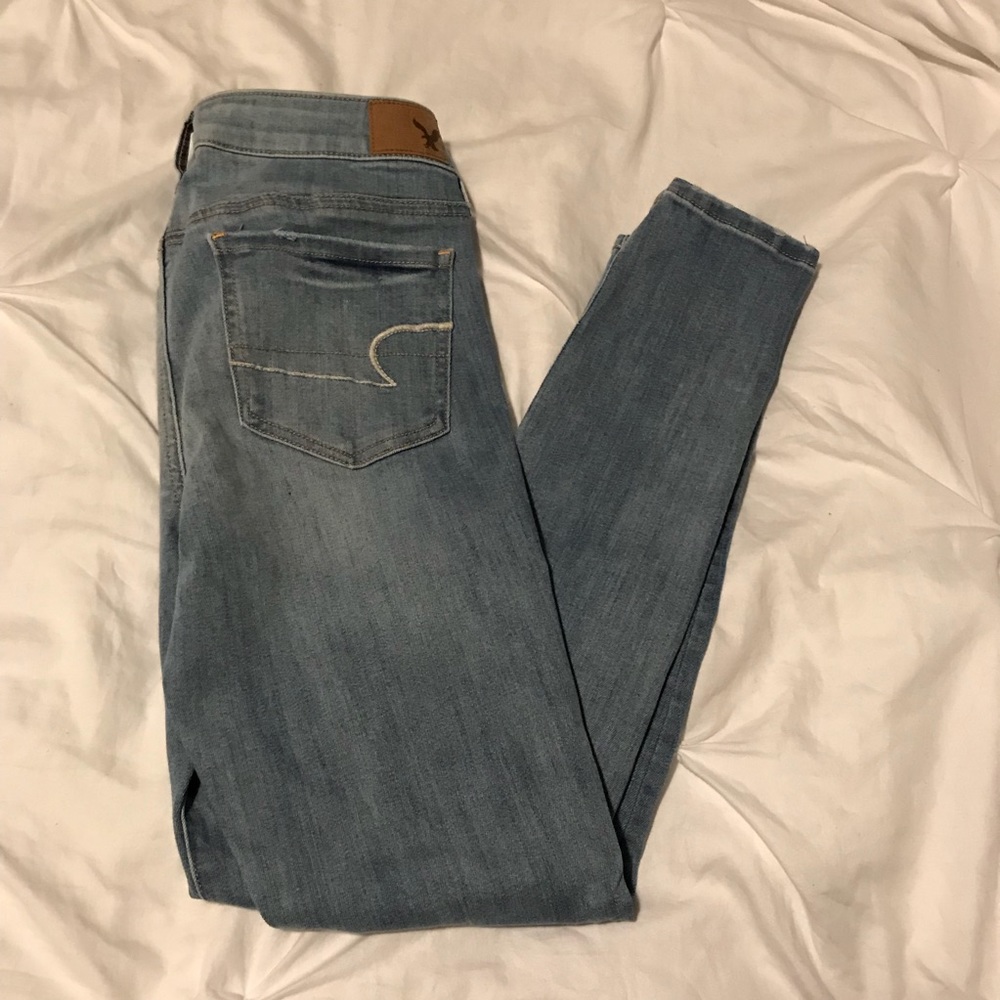 Light Wash American Eagle Jeans